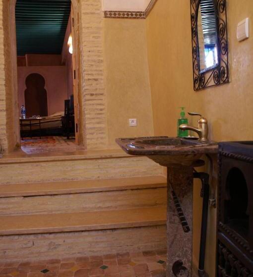 سوییت سوپریور, Riad Felloussia