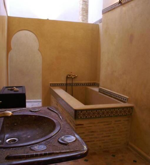 سوییت سوپریور, Riad Felloussia