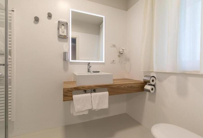 Pokój Standard, Seele Garda