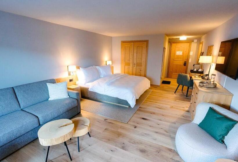 סוויטת ג'וניור עם מרפסת, Seven Alpina Boutique