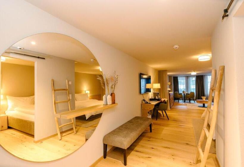 סוויטה משפחתית, Seven Alpina Boutique