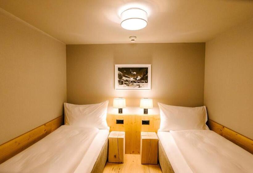 סוויטה משפחתית, Seven Alpina Boutique