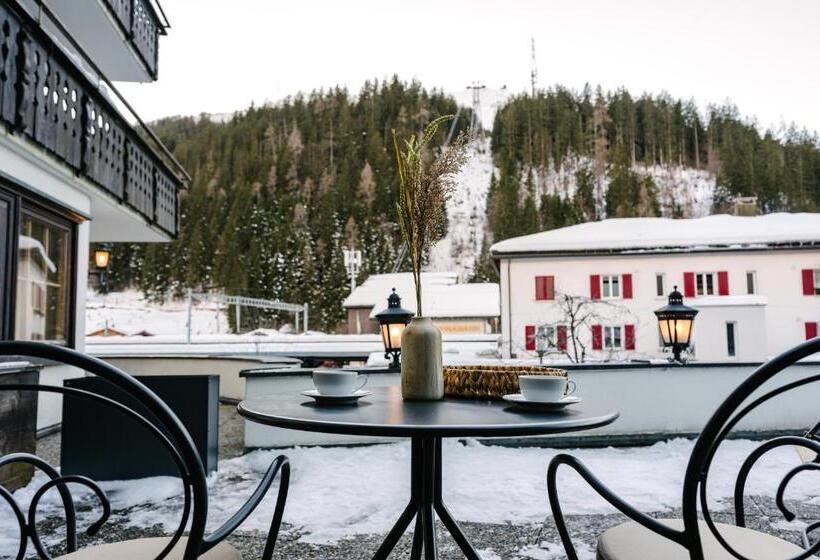 סוויטה משפחתית, Seven Alpina Boutique