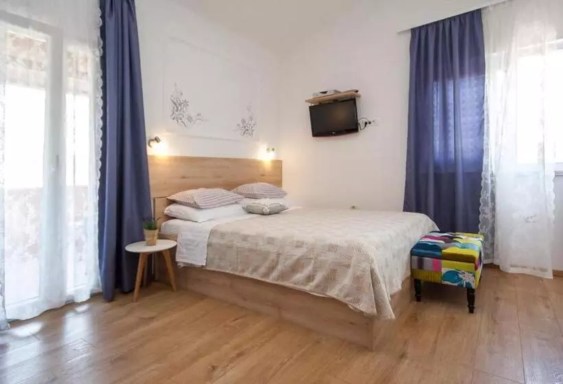 آپارتمان 1 خوابه با چشم‌انداز دریا, Villa Rosa