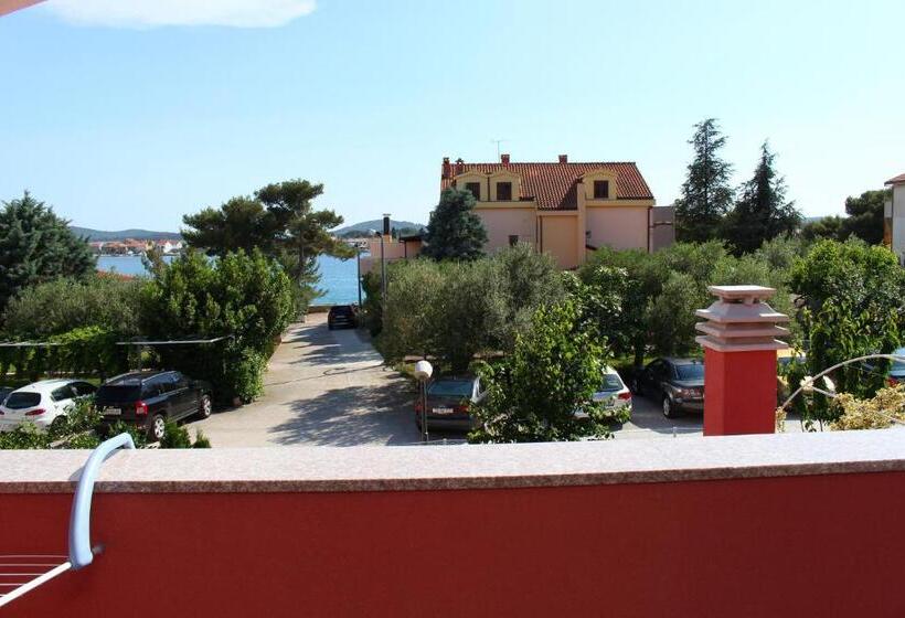 带1个卧室的带海景的公寓, Villa Rosa