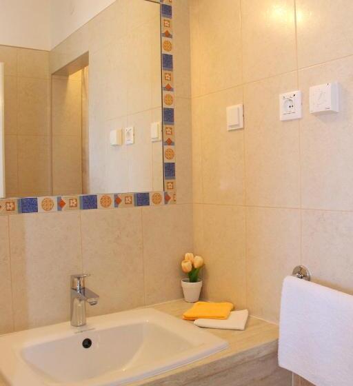 آپارتمان 1 خوابه با چشم‌انداز دریا, Villa Rosa