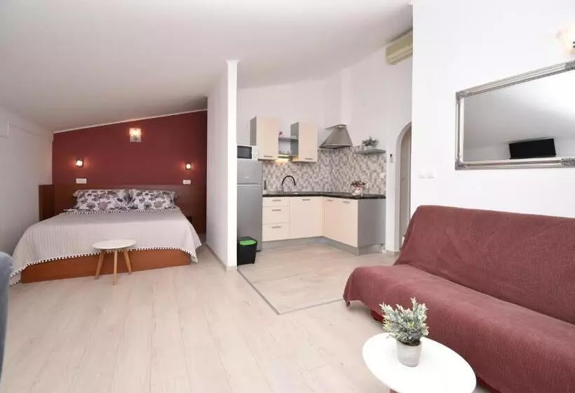 استودیوی استاندارد با چشم‌انداز دریا, Villa Rosa