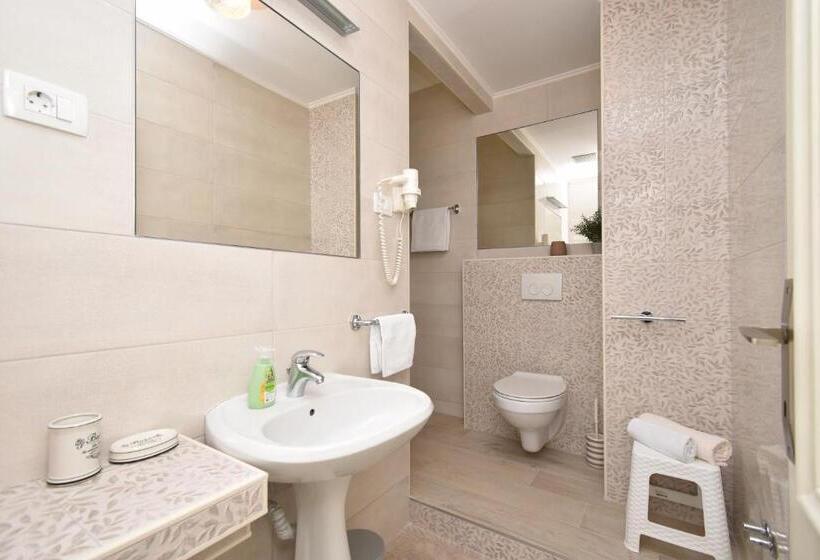 带海景的标准工作室, Villa Rosa