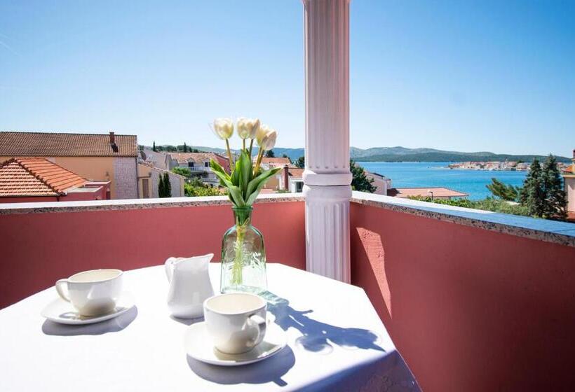 带海景的标准工作室, Villa Rosa