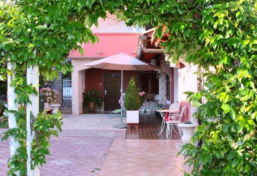 2 Bedrooms Suite Sea View, Villa Rosa