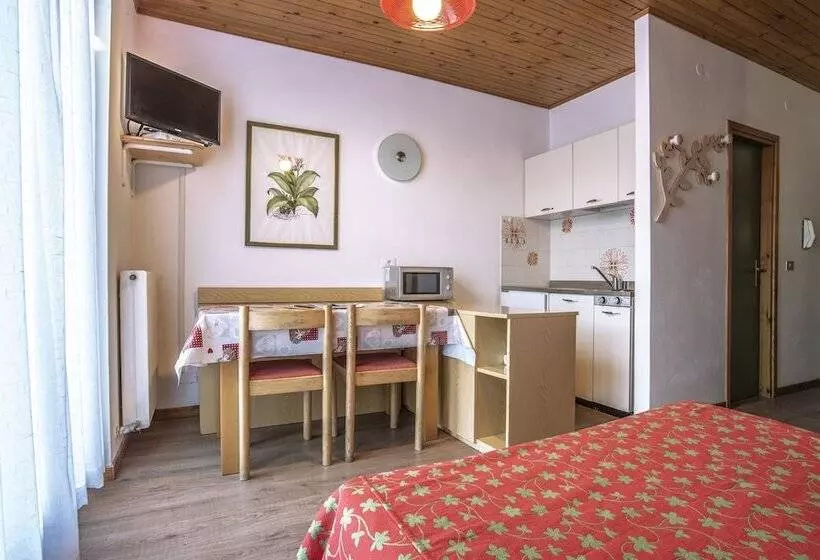 スタンダードスタジオ, Alaska Clubresidence
