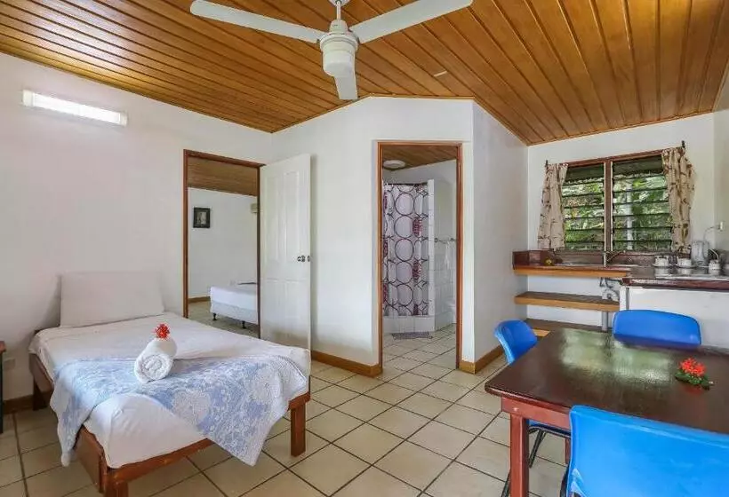 اتاق خانوادگی با چشم‌انداز باغ, Beachfront Resort