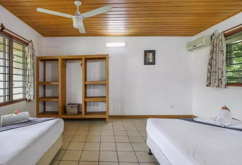 اتاق خانوادگی با چشم‌انداز باغ, Beachfront Resort