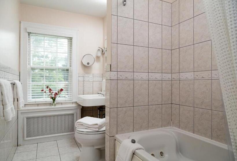 سوئیت با تخت بزرگ, Devonfield Inn