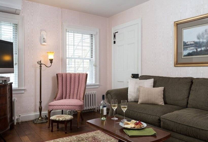 سوئیت با تخت بزرگ, Devonfield Inn