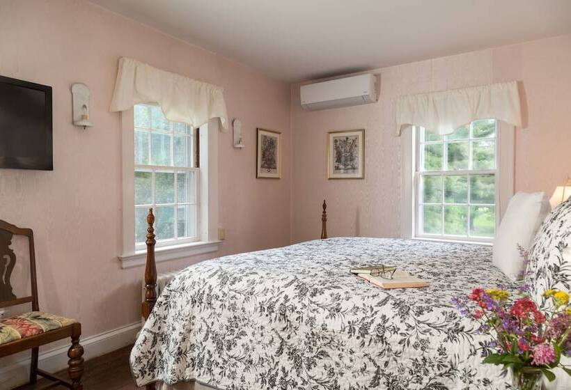 سوئیت با تخت بزرگ, Devonfield Inn