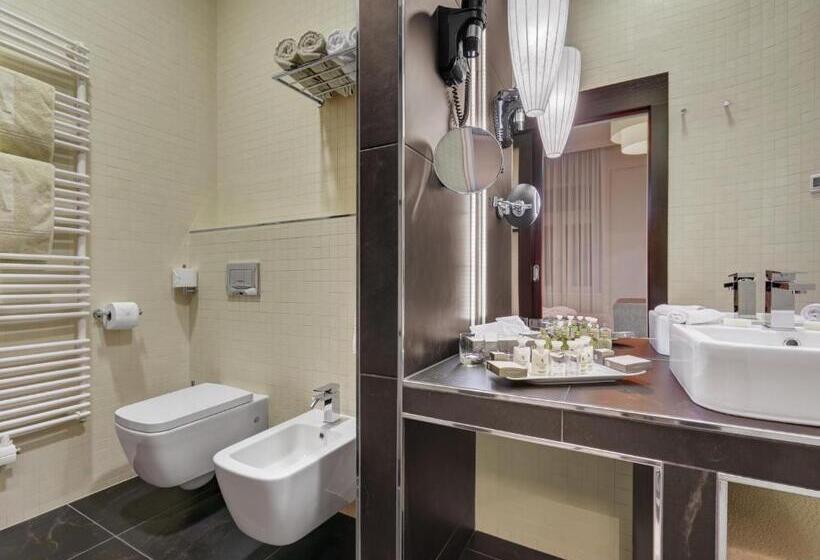 سوئیت با چشم‌انداز, Aleksander Medical & Spa