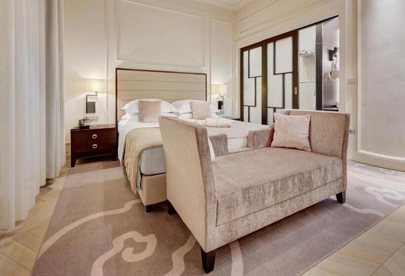 سوئیت با چشم‌انداز, Aleksander Medical & Spa