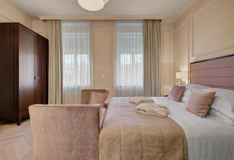 سوئیت با چشم‌انداز, Aleksander Medical & Spa