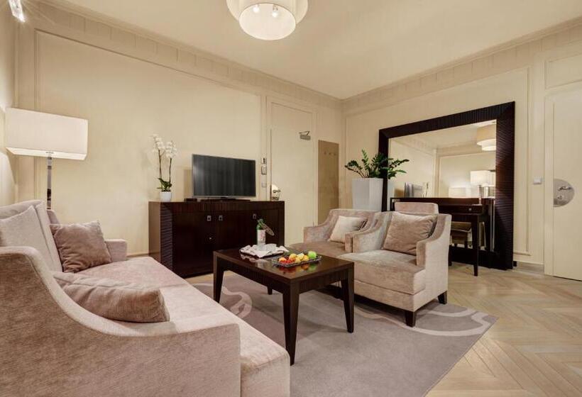 سوئیت با چشم‌انداز, Aleksander Medical & Spa