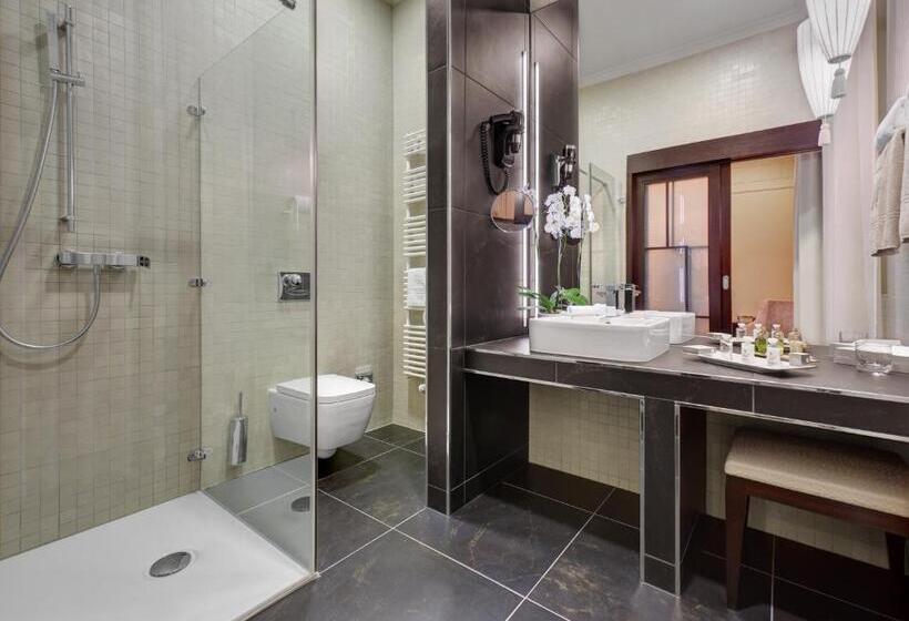 سوییت خانوادگی, Aleksander Medical & Spa