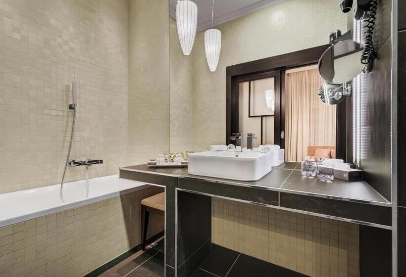 سوییت خانوادگی, Aleksander Medical & Spa