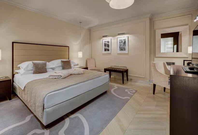 سوئیت پنت هاوس, Aleksander Medical & Spa