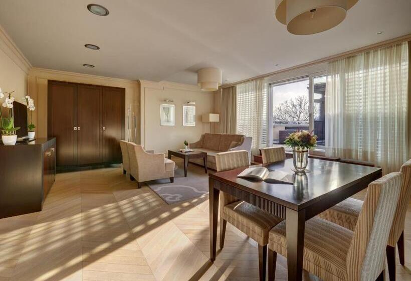 سوئیت پنت هاوس, Aleksander Medical & Spa