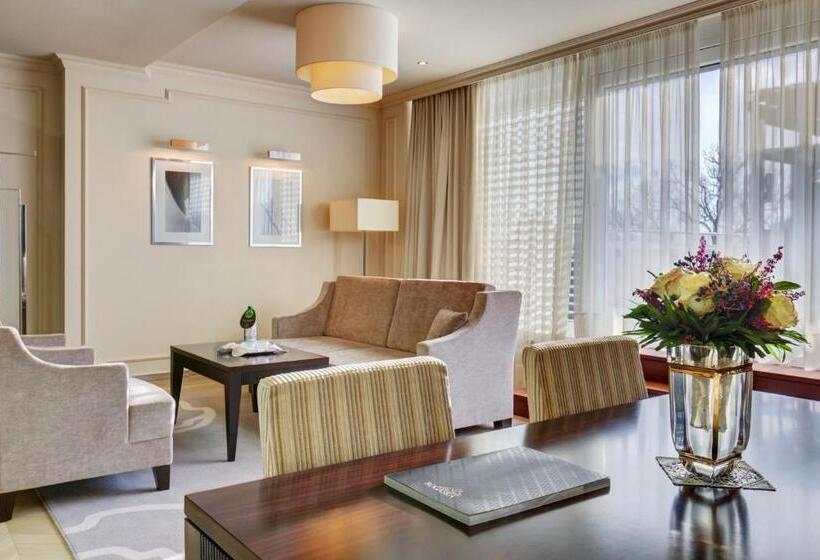 سوئیت پنت هاوس, Aleksander Medical & Spa