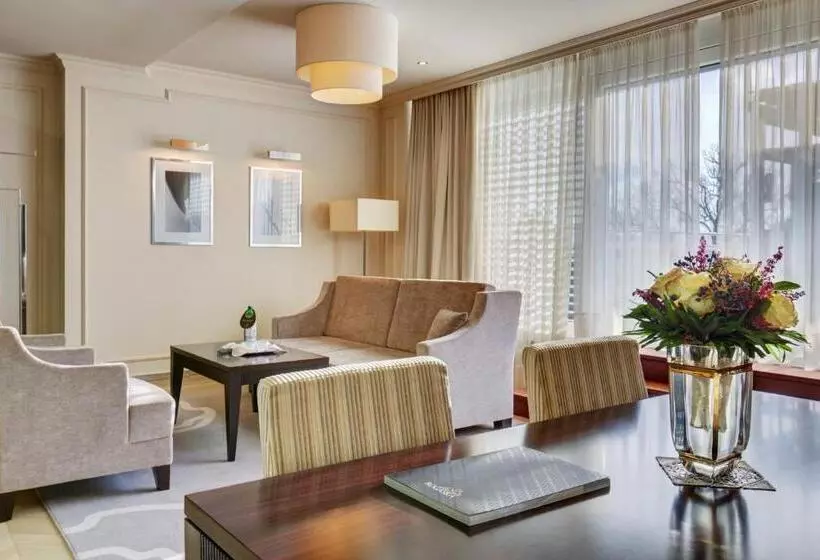 سوئیت پنت هاوس, Aleksander Medical & Spa