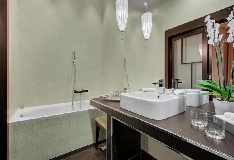 سوییت پرستیژ, Aleksander Medical & Spa