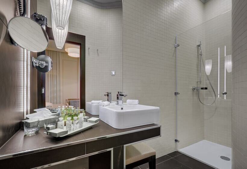 سوئیت با چشم‌انداز, Aleksander Medical & Spa