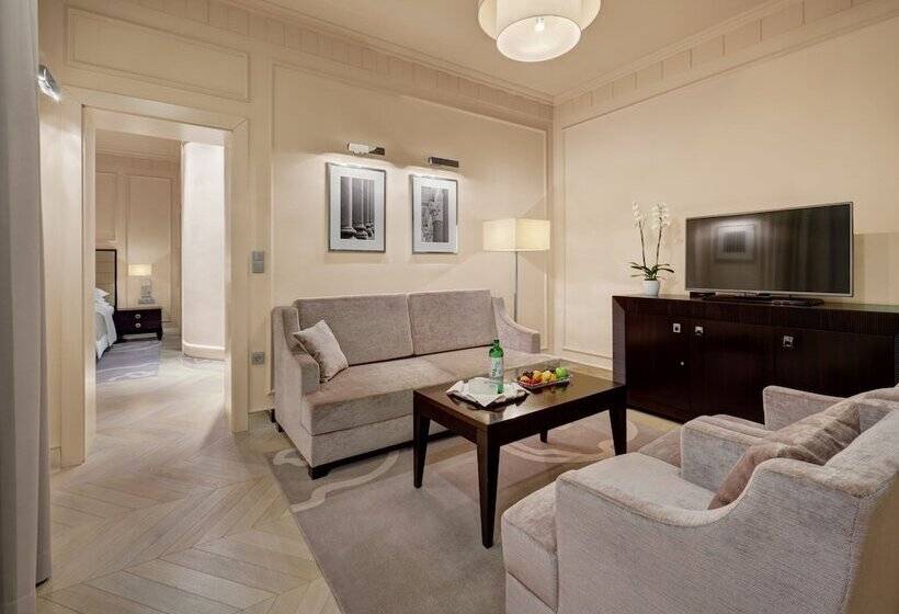 سوئیت با چشم‌انداز, Aleksander Medical & Spa