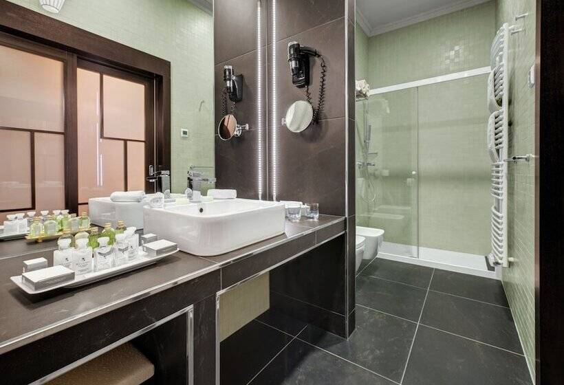 سوییت خانوادگی, Aleksander Medical & Spa