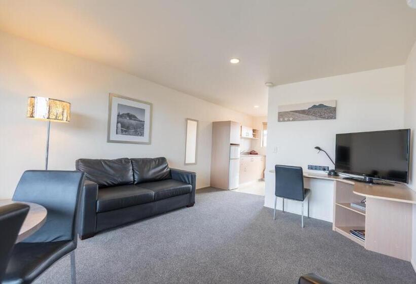 스위트, Baywatch Motor Inn