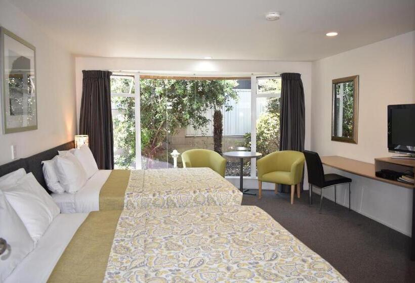 이그제큐티브 룸, Baywatch Motor Inn