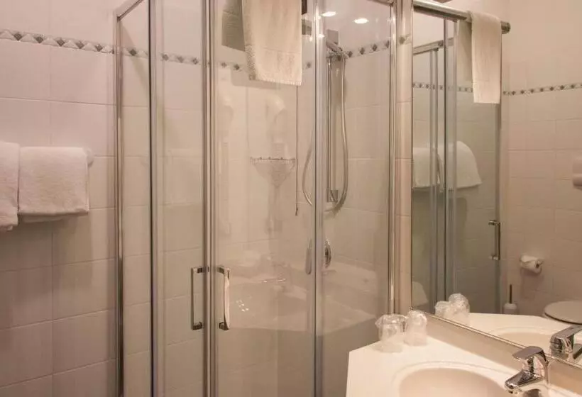 Standard Kolmen Hengen Huone, Berta