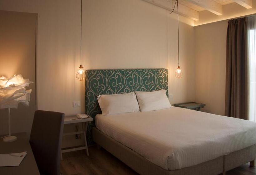 Superior room with lake view, Berta