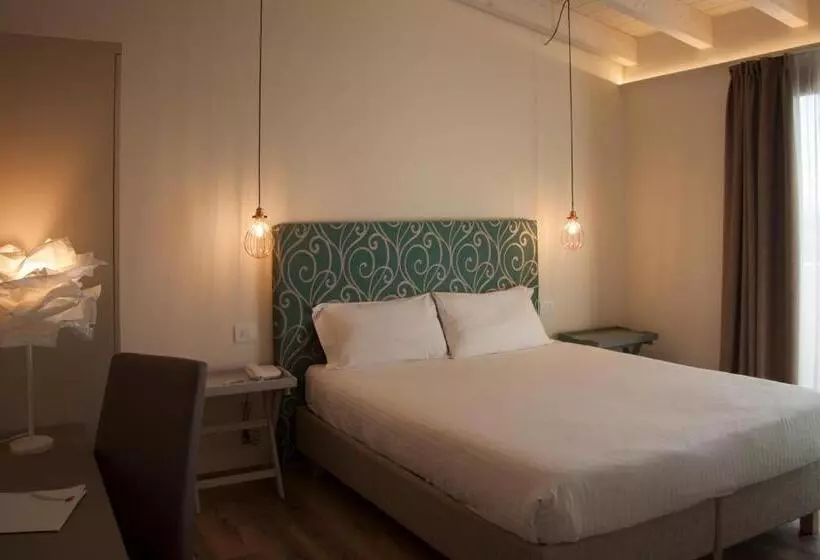 Superior room with lake view, Berta