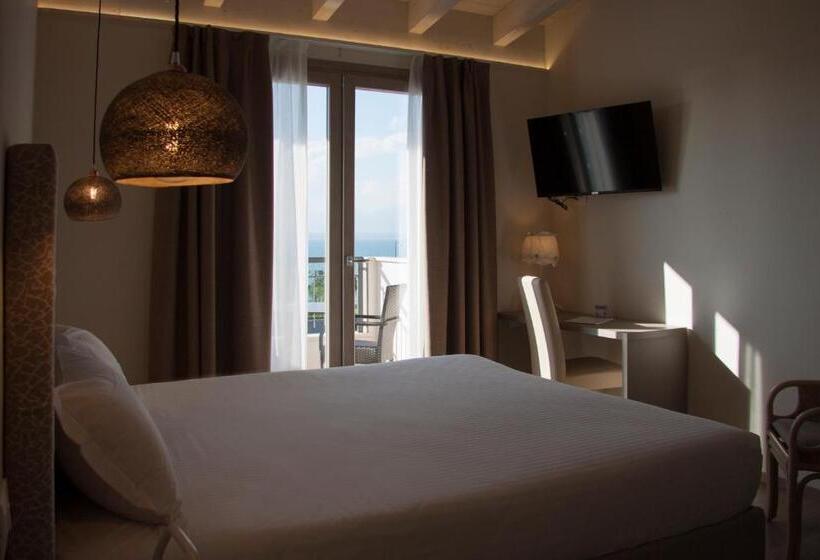 Superior room with lake view, Berta