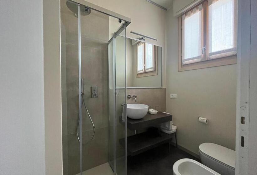 Comfort room with balcony, Berta