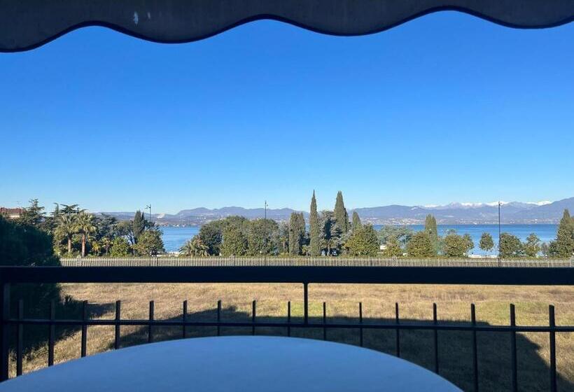 Comfort room with balcony, Berta