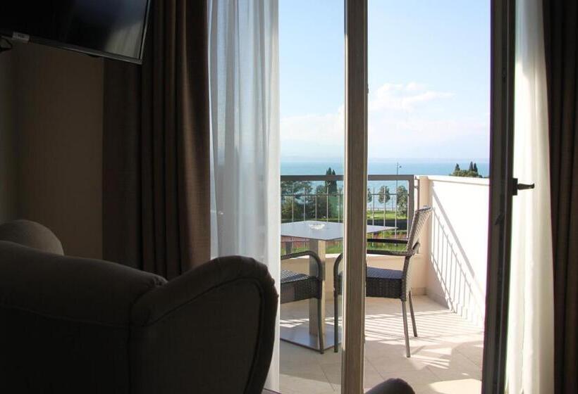 Superior room with lake view, Berta