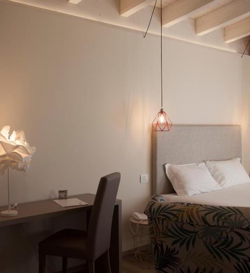 Superior room with lake view, Berta