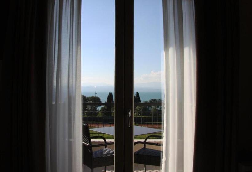 Superior room with lake view, Berta