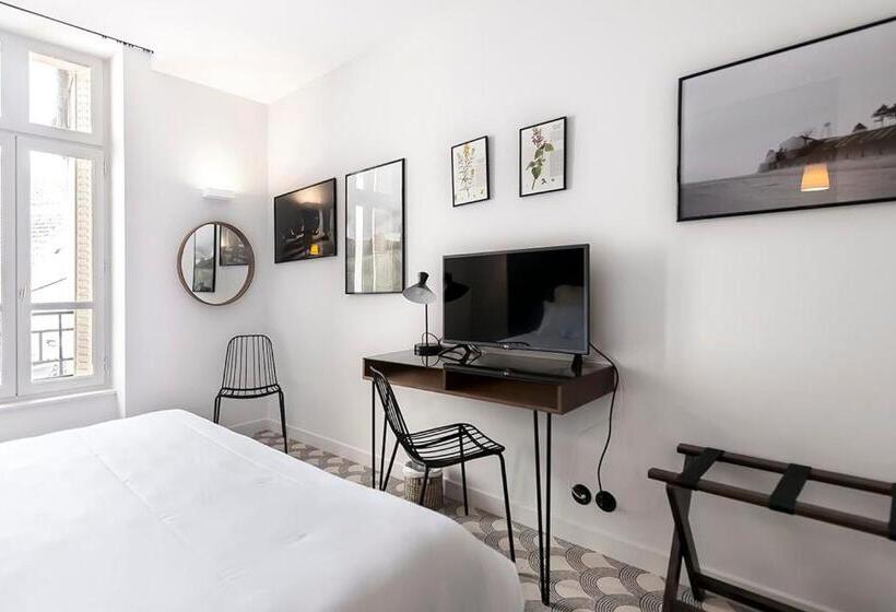 デラックスルーム, Des Carmes