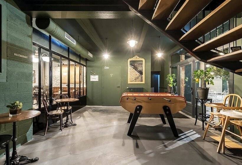 ファミリールーム, Des Carmes