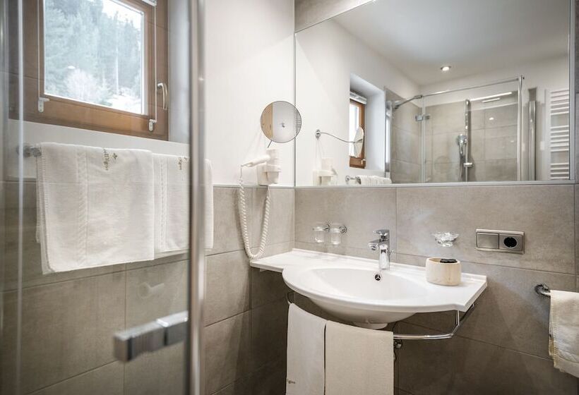 수피리어 룸, Digon