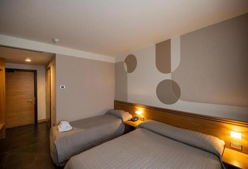 Трехместный Номер Классика, Europa Belluno