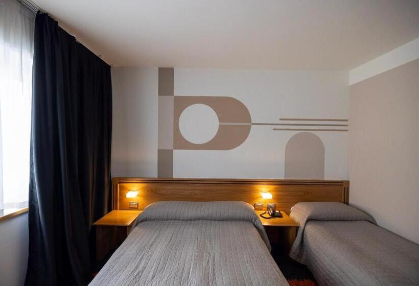 Трехместный Номер Классика, Europa Belluno